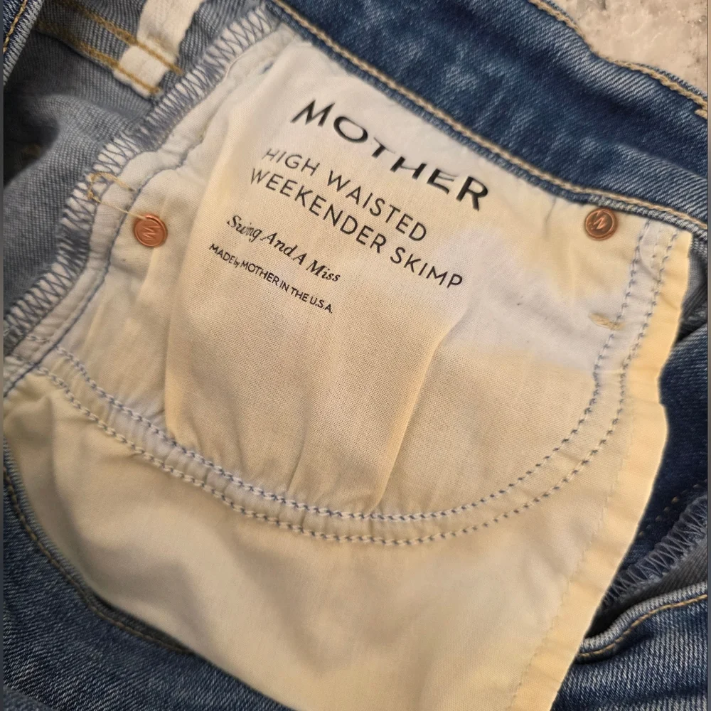 MOTHER High Waisted Weekender Skimp Flare Jeans Size 28 - Picture 13 of 14